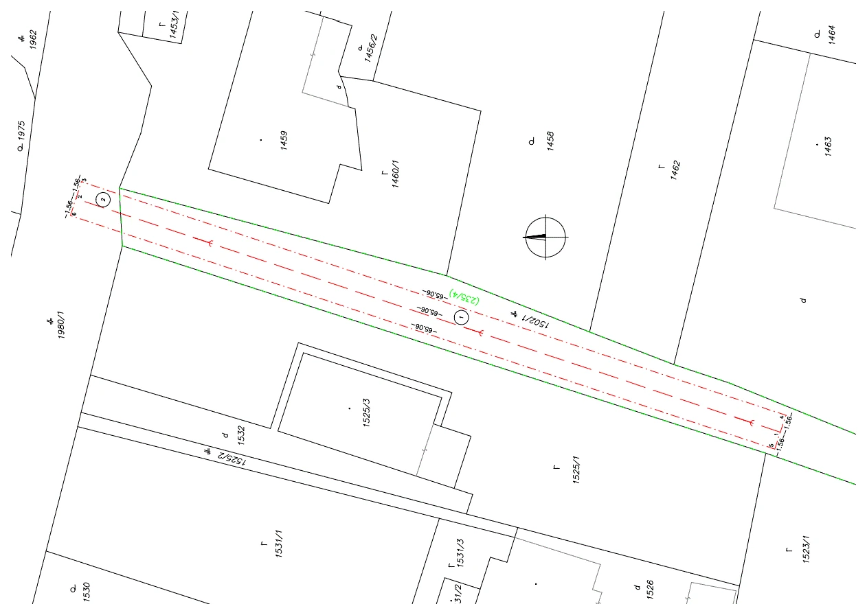 Grafická časť nášho geometrického plánu. Nové hranice parciel sú vyznačené červenou.